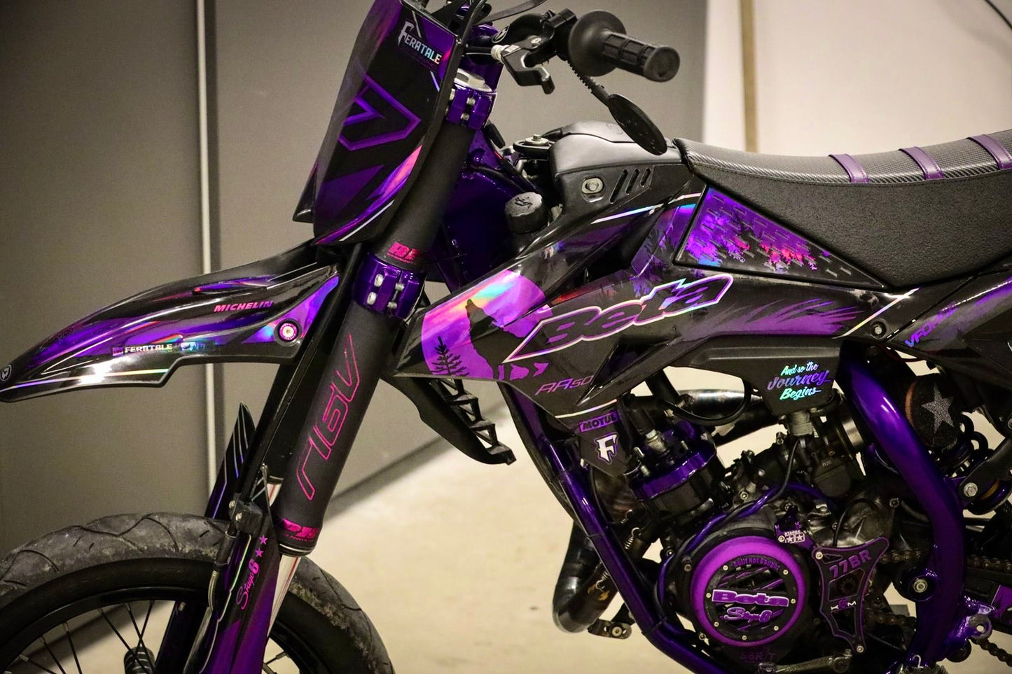 Limited Custom Graphic Kit - Howl