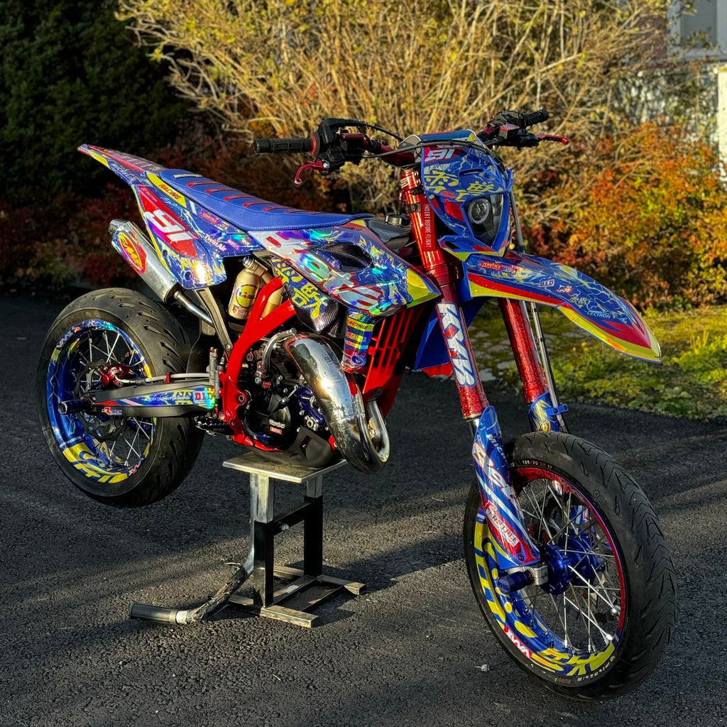 Limited Custom Graphic Kit - Howl