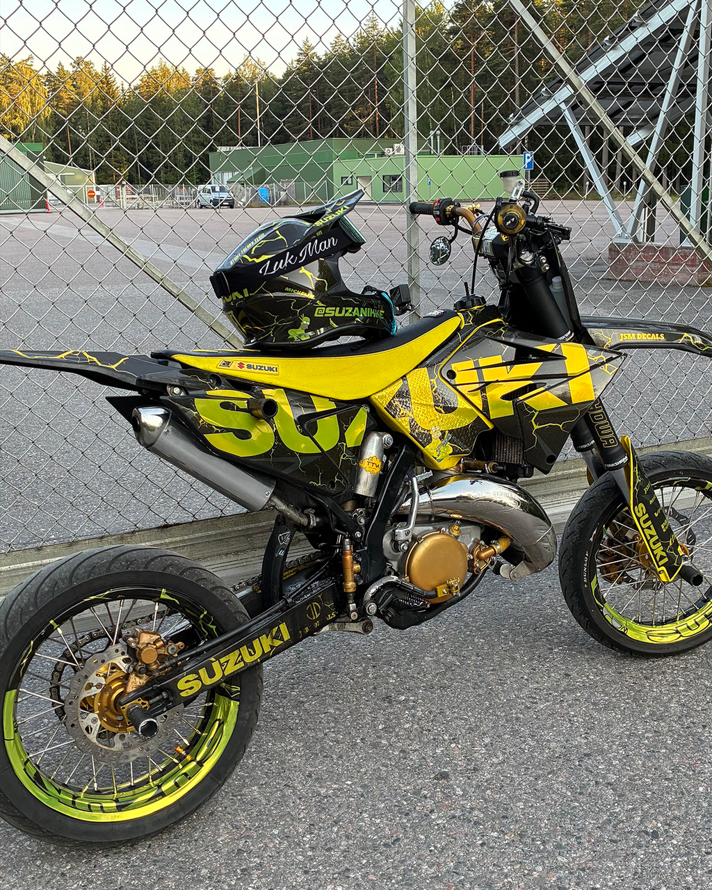 Flame - SFT kypärän teippaukset