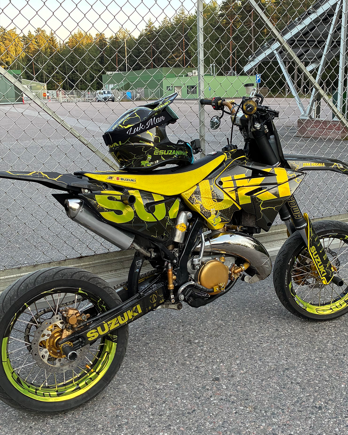 Flame - SFT kypärän teippaukset