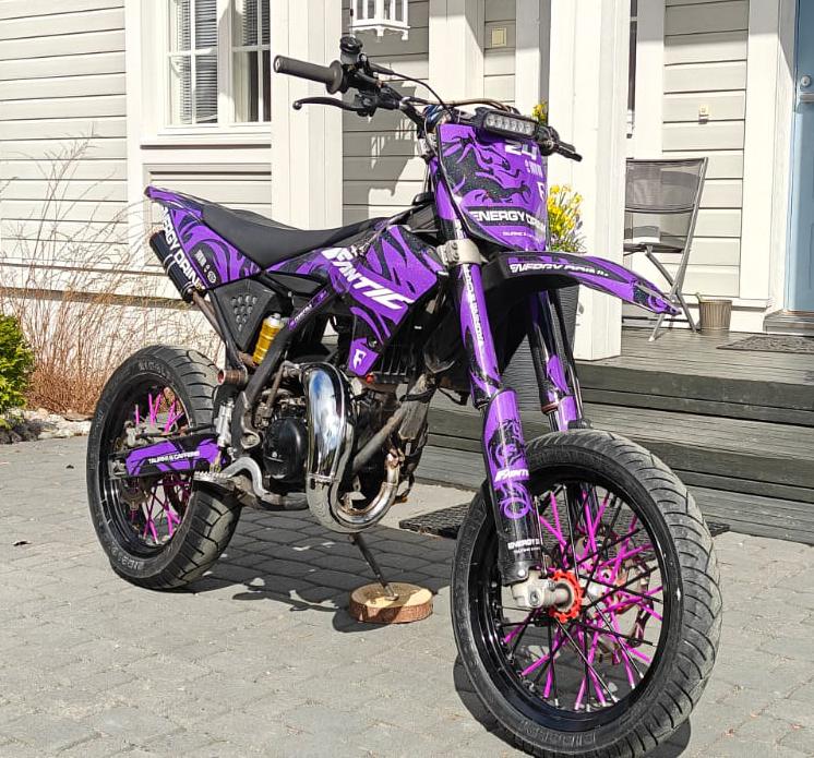 Limited Custom Tarrasarja - Megahorse