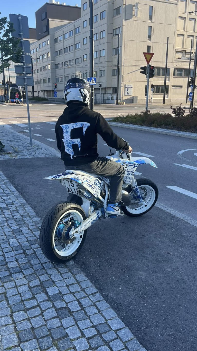 Feratale Custom-huppari